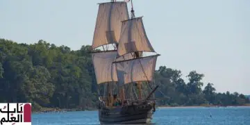 pirate ship on water 800x400 1