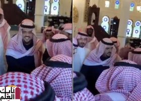 شاهد الأمير عبدالعزيز بن فهد يروي قصة طلبه من “بائع شاهي” ألف ريال ! 2020