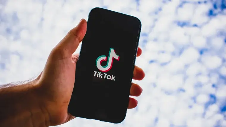 سيجبرك TikTok على مشاهدة إعلانات مخصصة اعتبارًا من 15 أبريل
