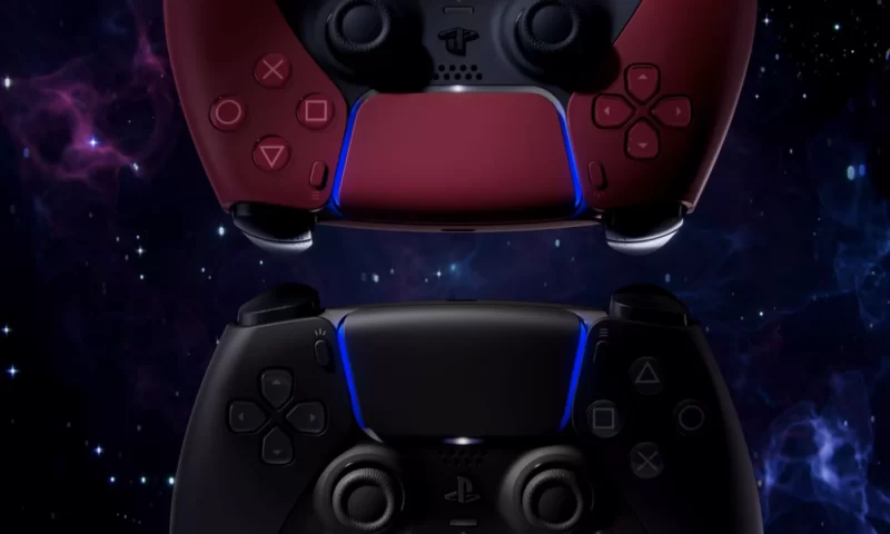 تتوفر وحدات تحكم PS5 DualSense الآن باللون الأبيض أو الأسود أو الأحمر